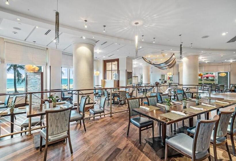 בית מלון כפרי Palm Beach Singer Island Resort & Spa Luxury Suites