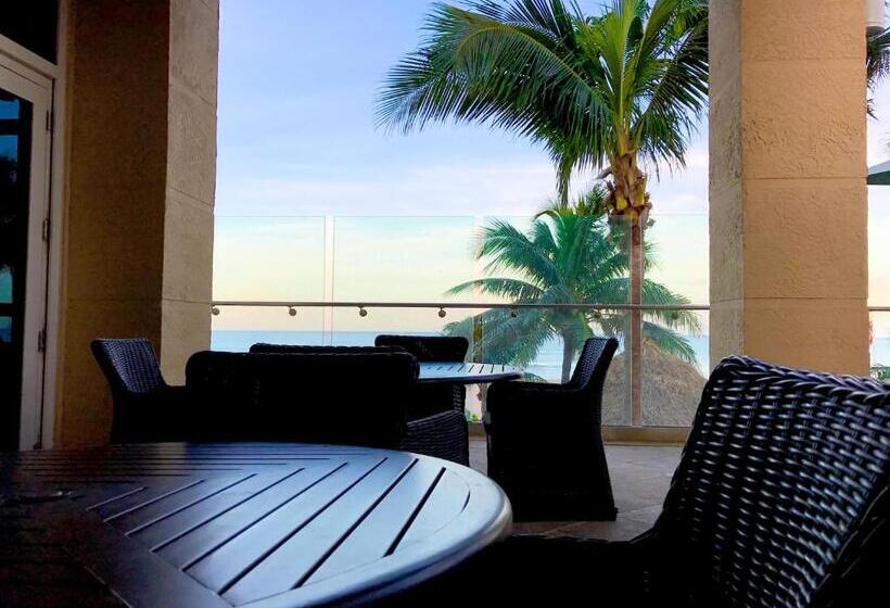 בית מלון כפרי Palm Beach Singer Island Resort & Spa Luxury Suites