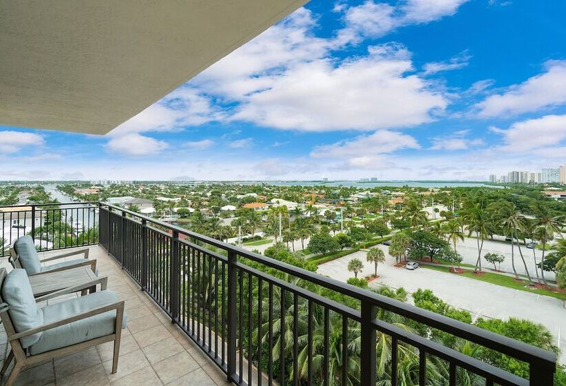 בית מלון כפרי Palm Beach Singer Island Resort & Spa Luxury Suites