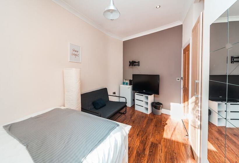 پانسیون Private Ensuite Room Liverpool Street