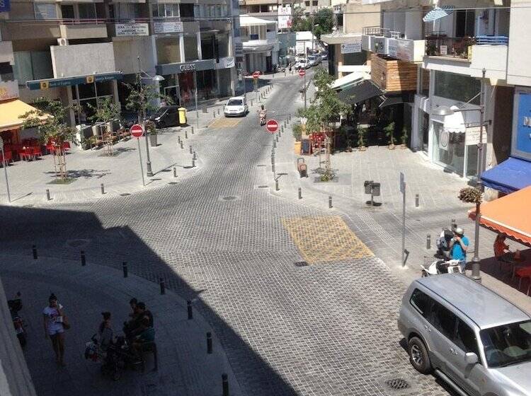 پانسیون Les Palmiers Petrou Apartments