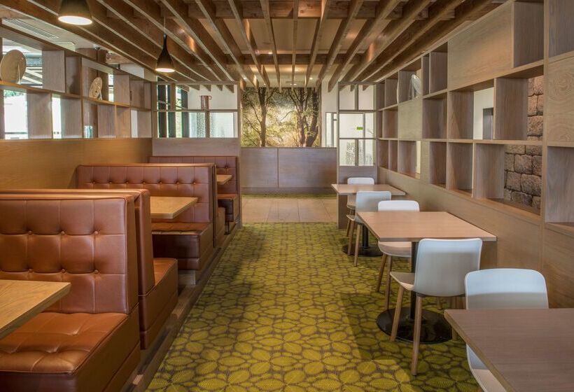 The Orchard Hotel & Restaurant