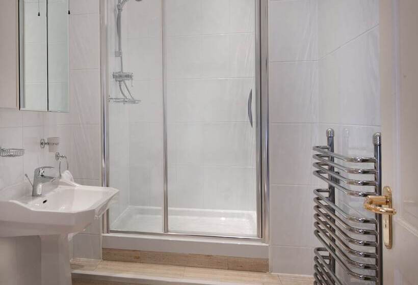 The Orchard Hotel & Restaurant