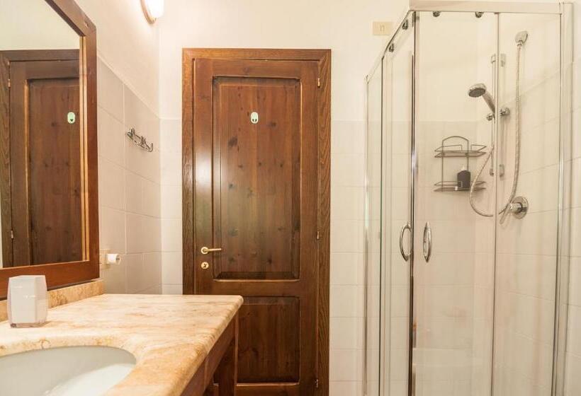 إقامة Agriturismo Oasi Torre Del Colle