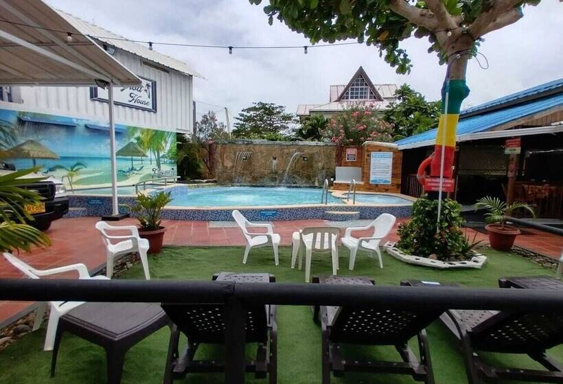 پانسیون Galyrod House