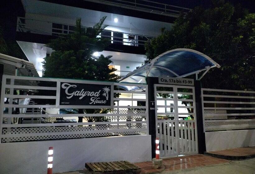 پانسیون Galyrod House