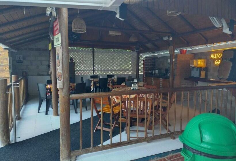 پانسیون Galyrod House