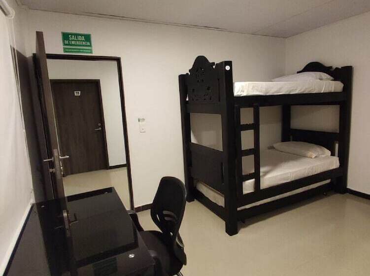 پانسیون Galyrod House