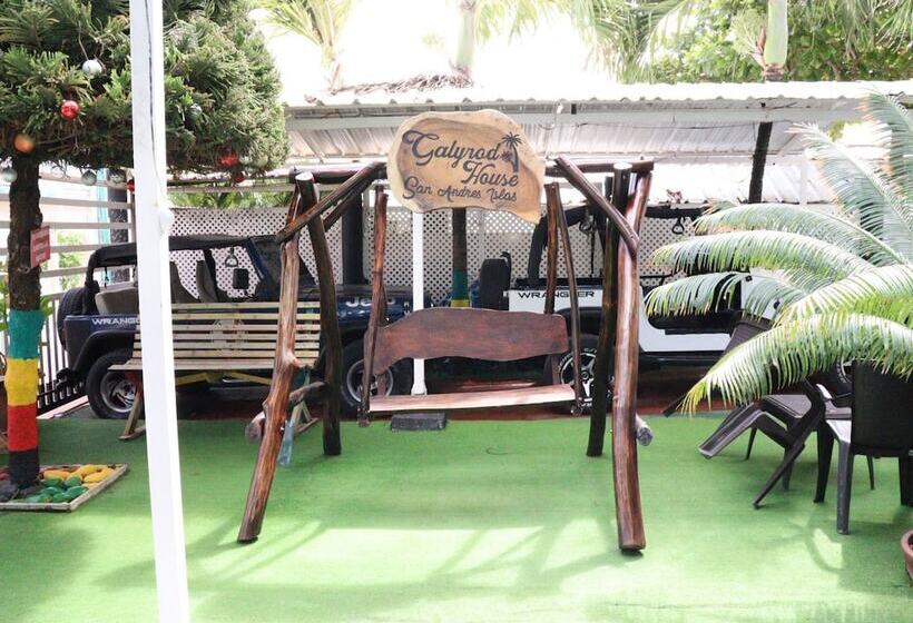 پانسیون Galyrod House