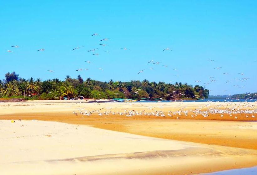 فندق Samant Beach Resort