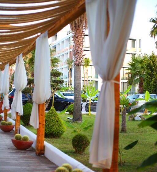 هتل Oricon Coast Luxury Resort