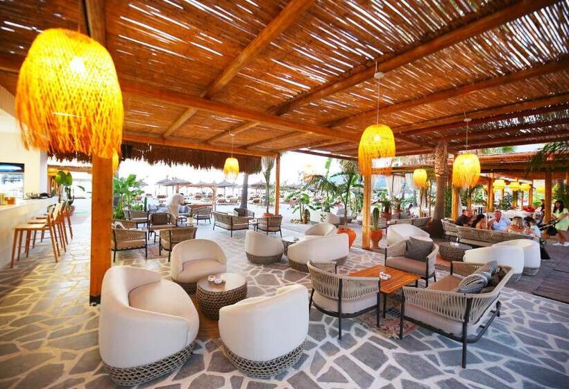 هتل Oricon Coast Luxury Resort