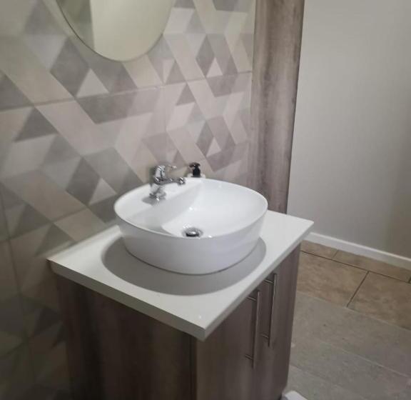 هتل The Thatch Hide