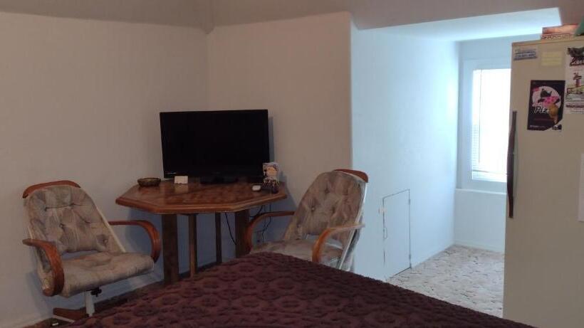 Bed and Breakfast Quiet Upstairs Studio Close To Town 420 Friendly