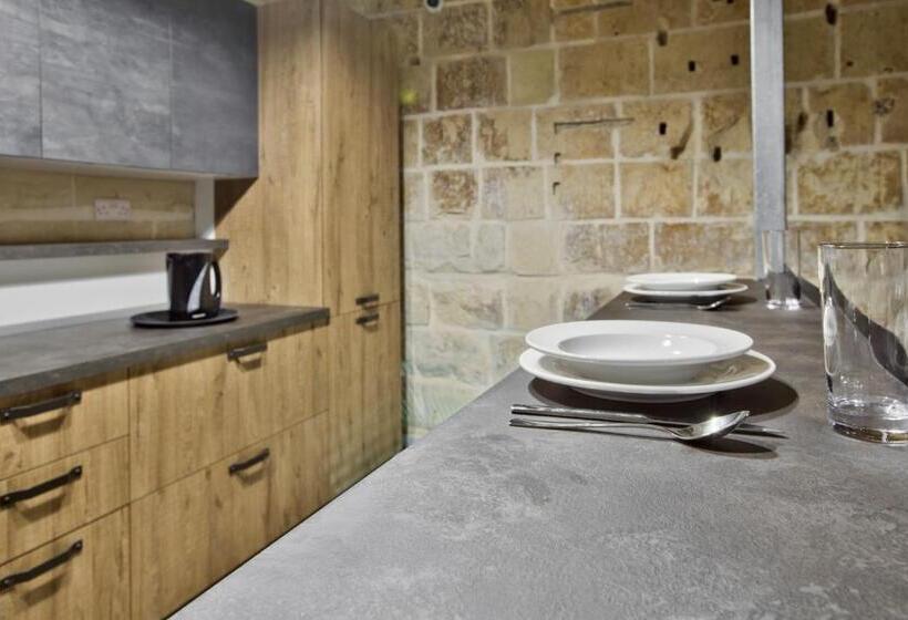 پانسیون Chateau La Vallette St. Elmo Suite