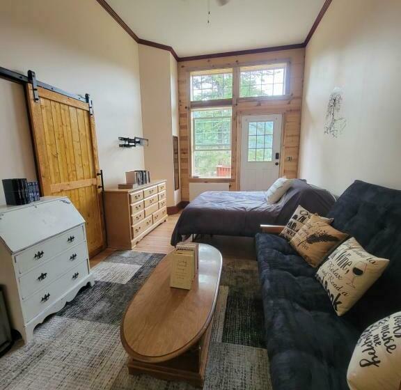 צימר The Colburn Schoolhouse   Literature Suite