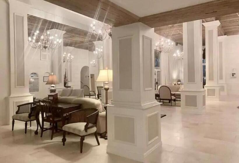 Tropical Beach Condo   Pool, Shops, 86 Tv, Wifi