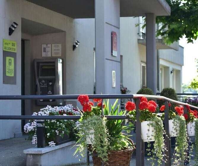 ホテル Hôtel Restaurant Au Lion D Or