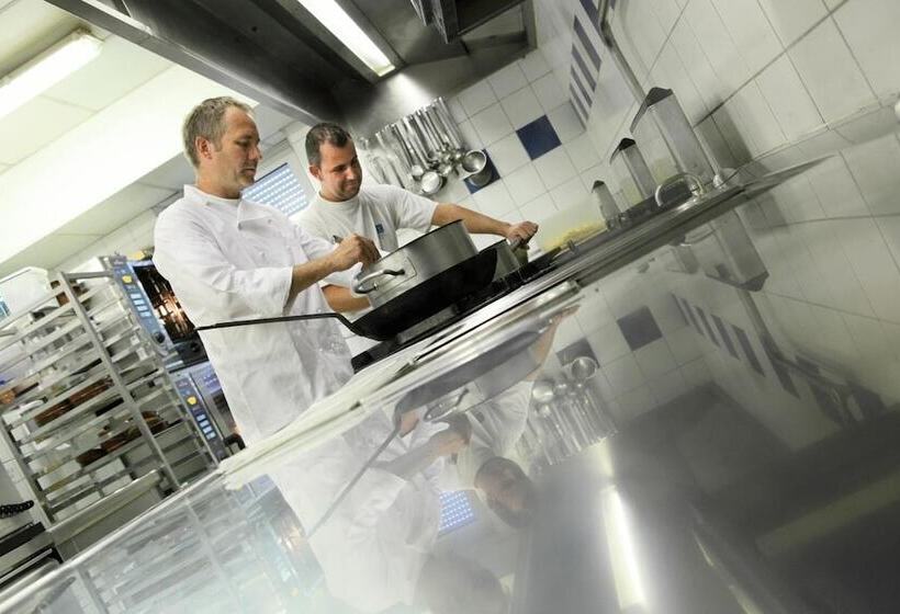 ホテル Hôtel Restaurant Au Lion D Or