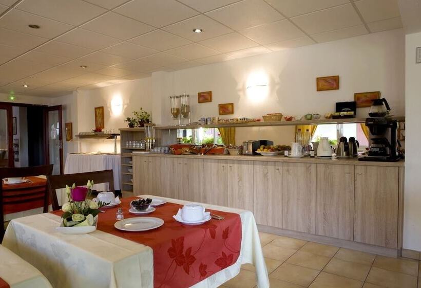 ホテル Hôtel Restaurant Au Lion D Or