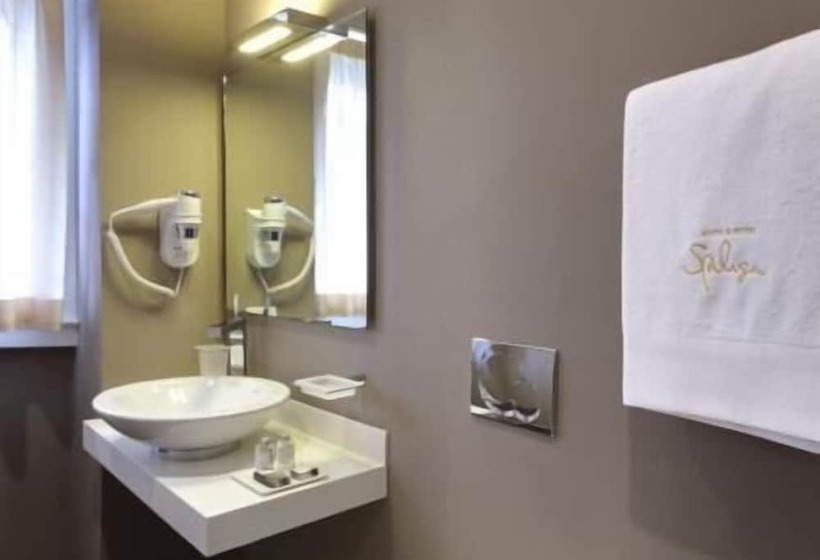 فندق Spluga Sosta &