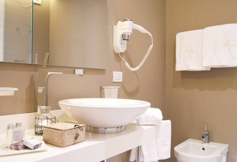 فندق Spluga Sosta &