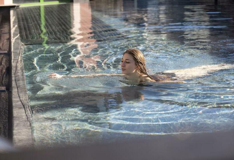 فندق Tevini Dolomites Charming