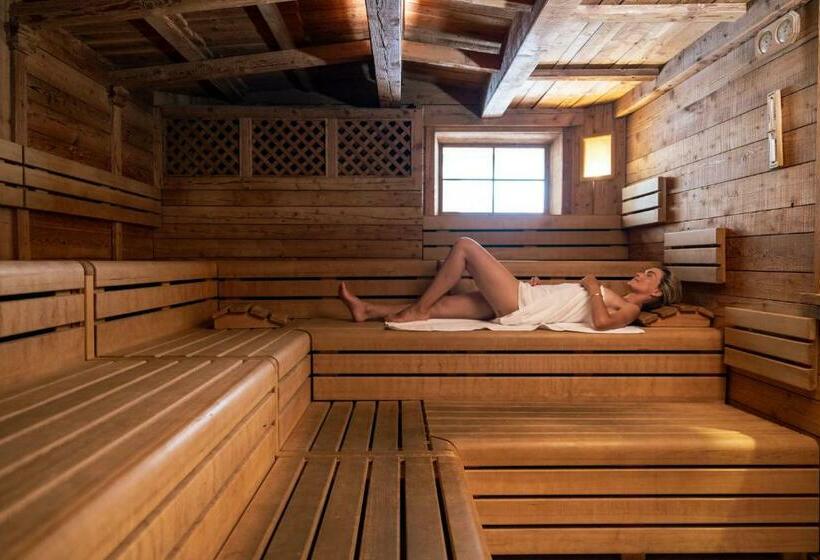 فندق Tevini Dolomites Charming