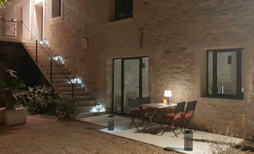 تختخواب و صبحانه Mas Tareau La Syrah