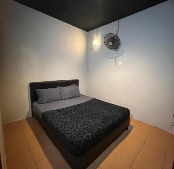 Hotel Ghazrins Garuda Jb