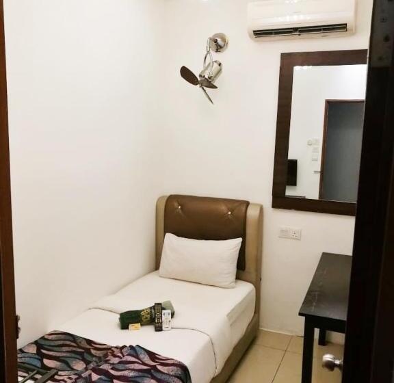 Hotel Ghazrins Garuda Jb
