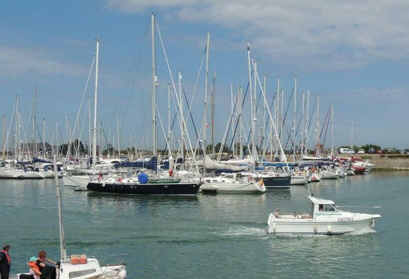 مبيت وإفطار Le Chalet Suisse   Chambre Bleue