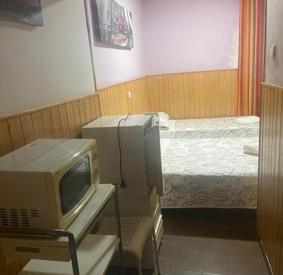 Пансион Lf Habitación Familiar Con Balcón Y Baño Privado   No Fumadores   Sin Ascensor