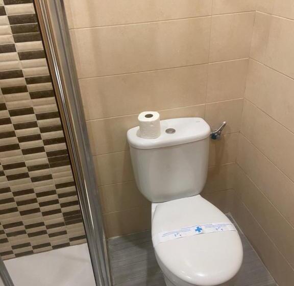 Пансион Lf Habitación Familiar Con Balcón Y Baño Privado   No Fumadores   Sin Ascensor