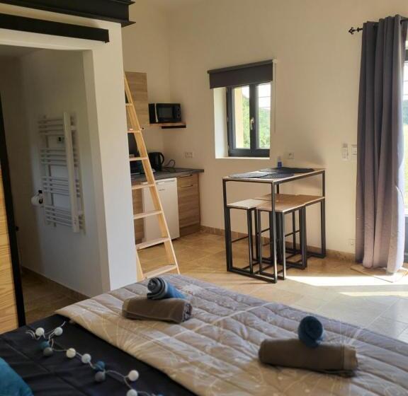 مبيت وإفطار Bastide Bellugue Maison D Hôtes Réseau Bienvenue à La Ferme à 3 Minutes De Lourmarin