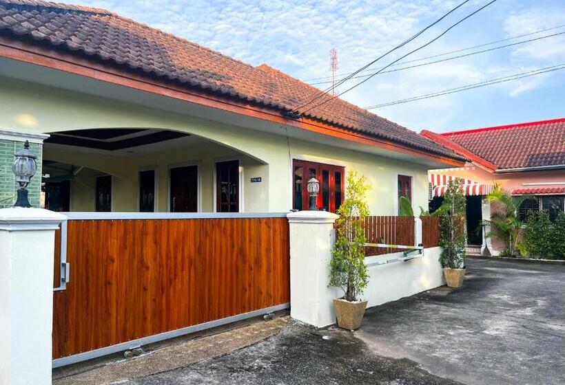 펜션 2br Maryam Villa Near Tesco & Beach
