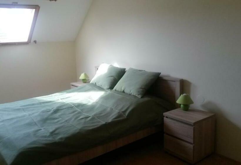 Пансион Hold On Apartman