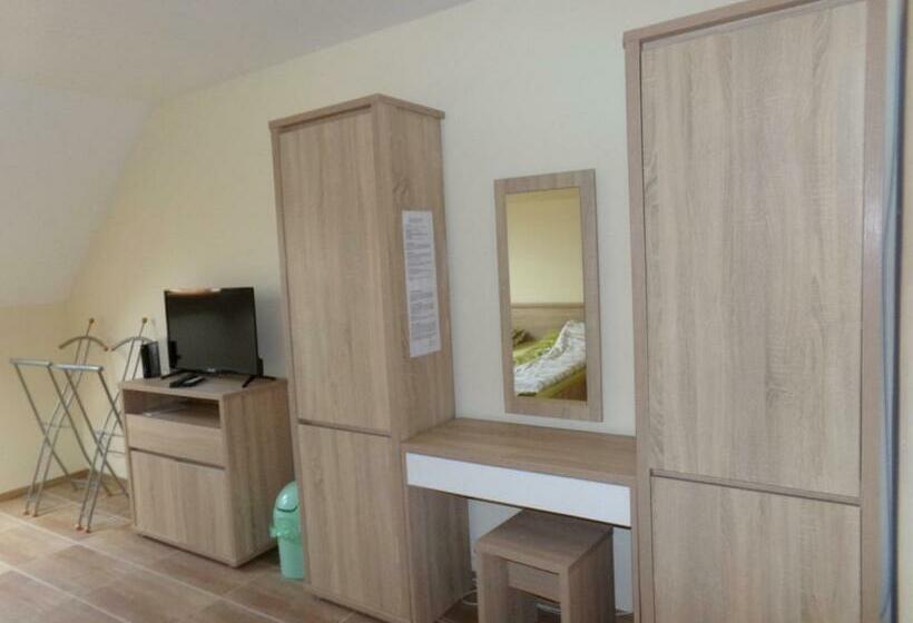 Пансион Hold On Apartman