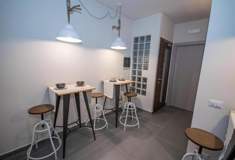 تختخواب و صبحانه Il Muro Vecchio Design