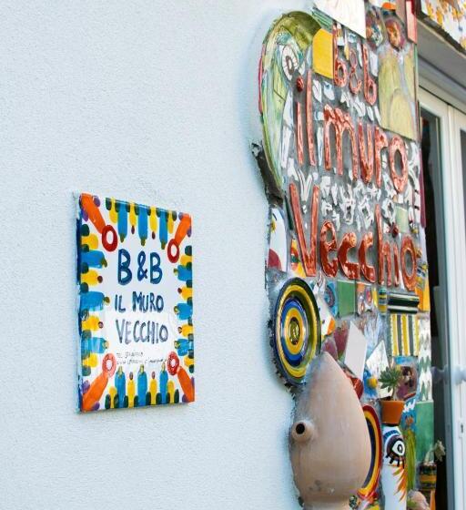 تختخواب و صبحانه Il Muro Vecchio Design