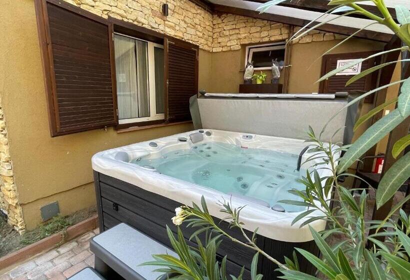 פנסיון Penthouse Privát Jakuzzival Smeraldo Villa