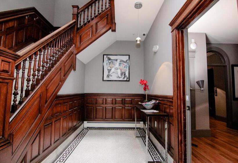 A Stylish Stay With A King Bed And Heated Floors #27