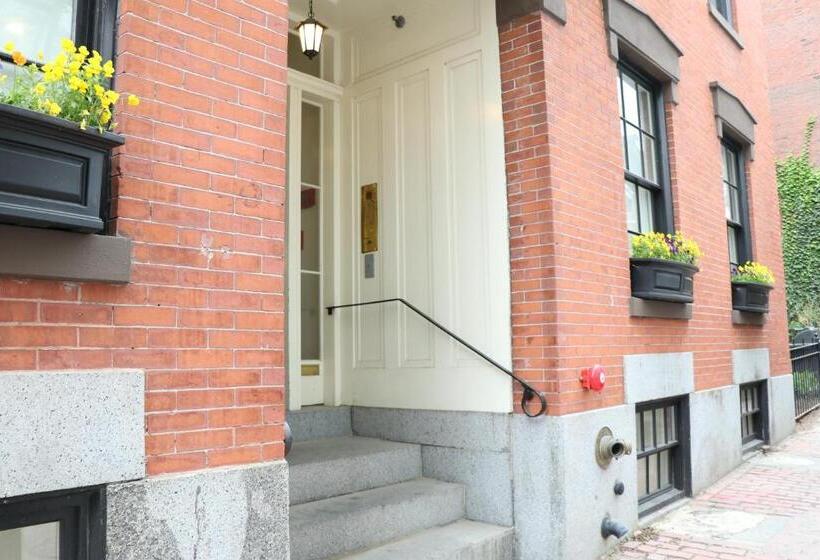 Downtown Beacon Hill, Convenient, Comfy Studio #1