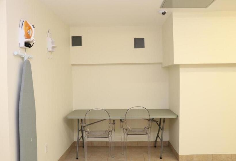 Downtown Beacon Hill, Convenient, Comfy Studio #10