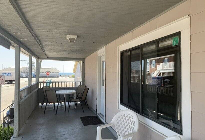 Nautical Motel