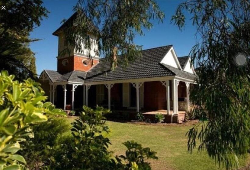 פנסיון Ithaca 1896 Manor