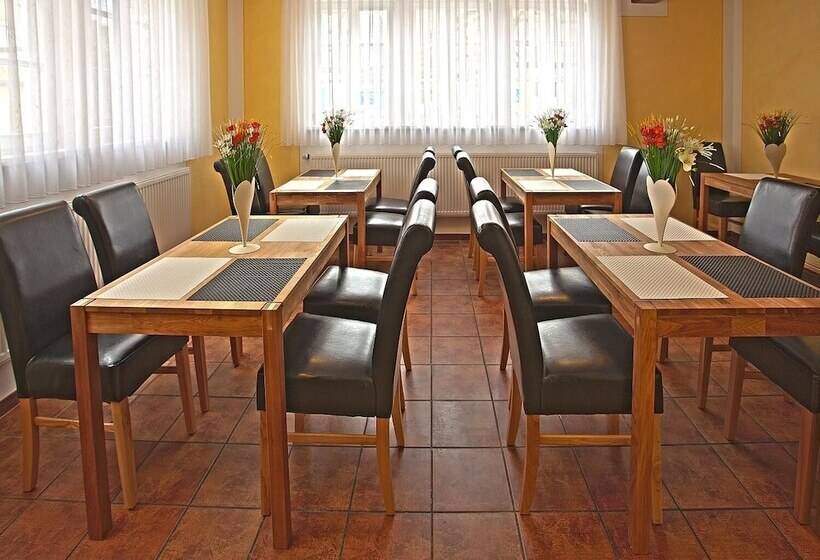 בית מלון כפרי Garni Goldene Traube