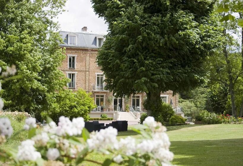 ホテル Logis Hôtel & Restaurant   Le Manoir De Sauvegrain