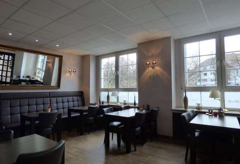 هتل Restaurant Zum Löwen