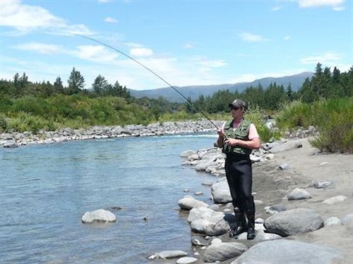 בית מלון כפרי Turangi Trout Lodge